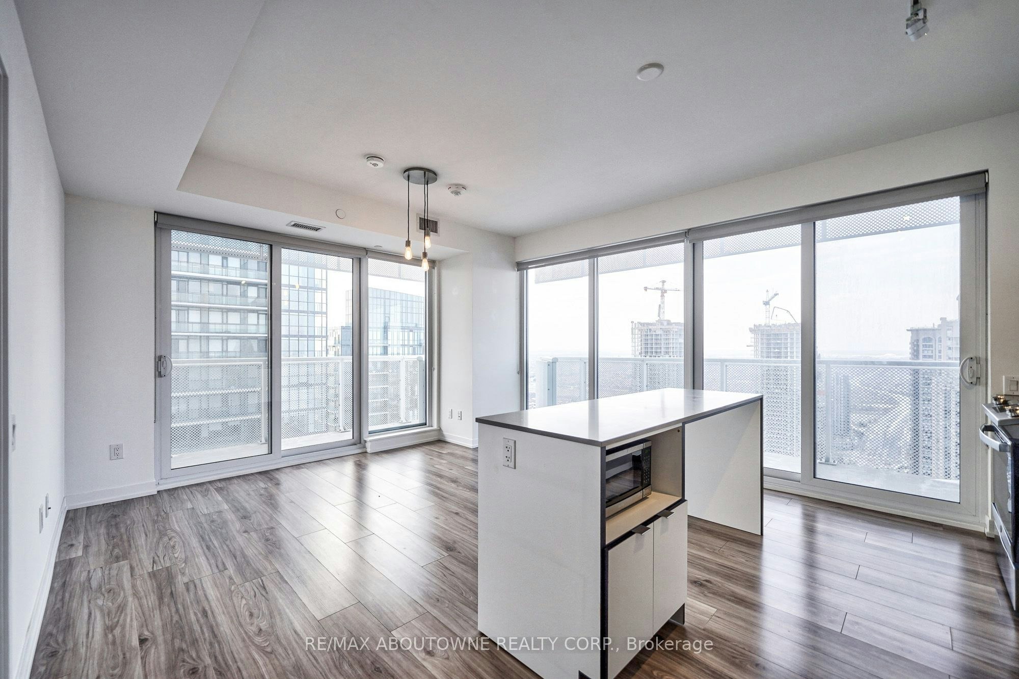 3603-4065 Confederation Parkway, Mississauga, ON, L5B 0L4 - 4