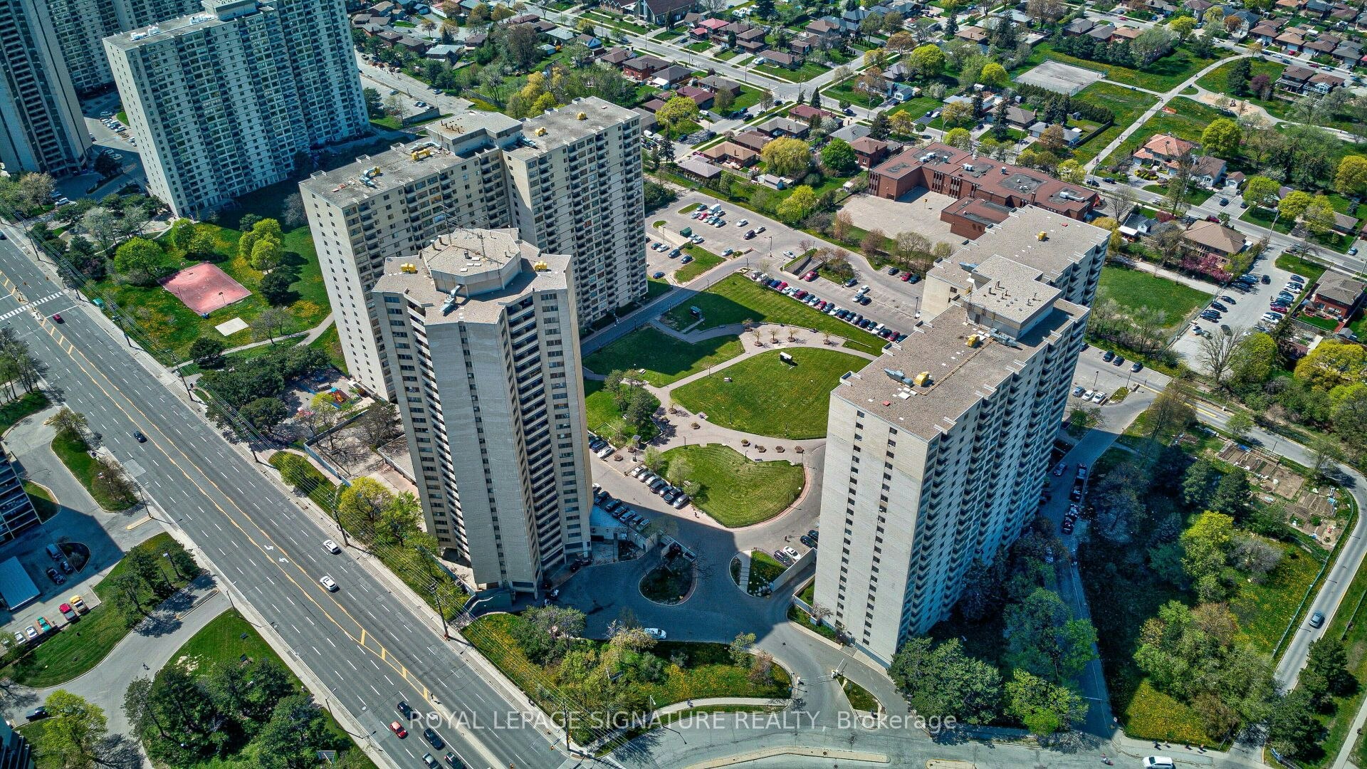 408-330 Dixon Road, Toronto, ON, M9R 1S9