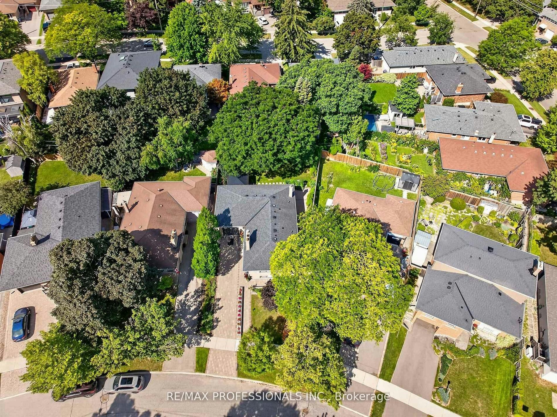 57 Merrygale Crescent, Toronto, ON, M9B 5N9 - 2