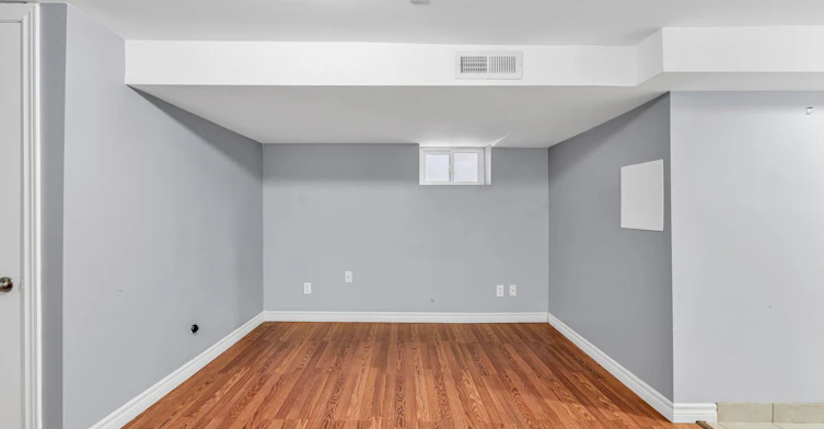65 Kirknewton Road, Toronto, ON, M6E 3X9 - 8