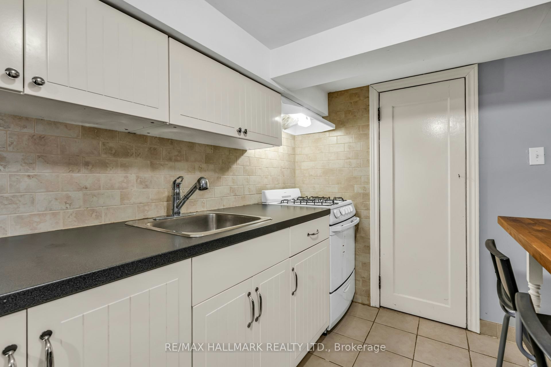65 Kirknewton Road, Toronto, ON, M6E 3X9 - 17
