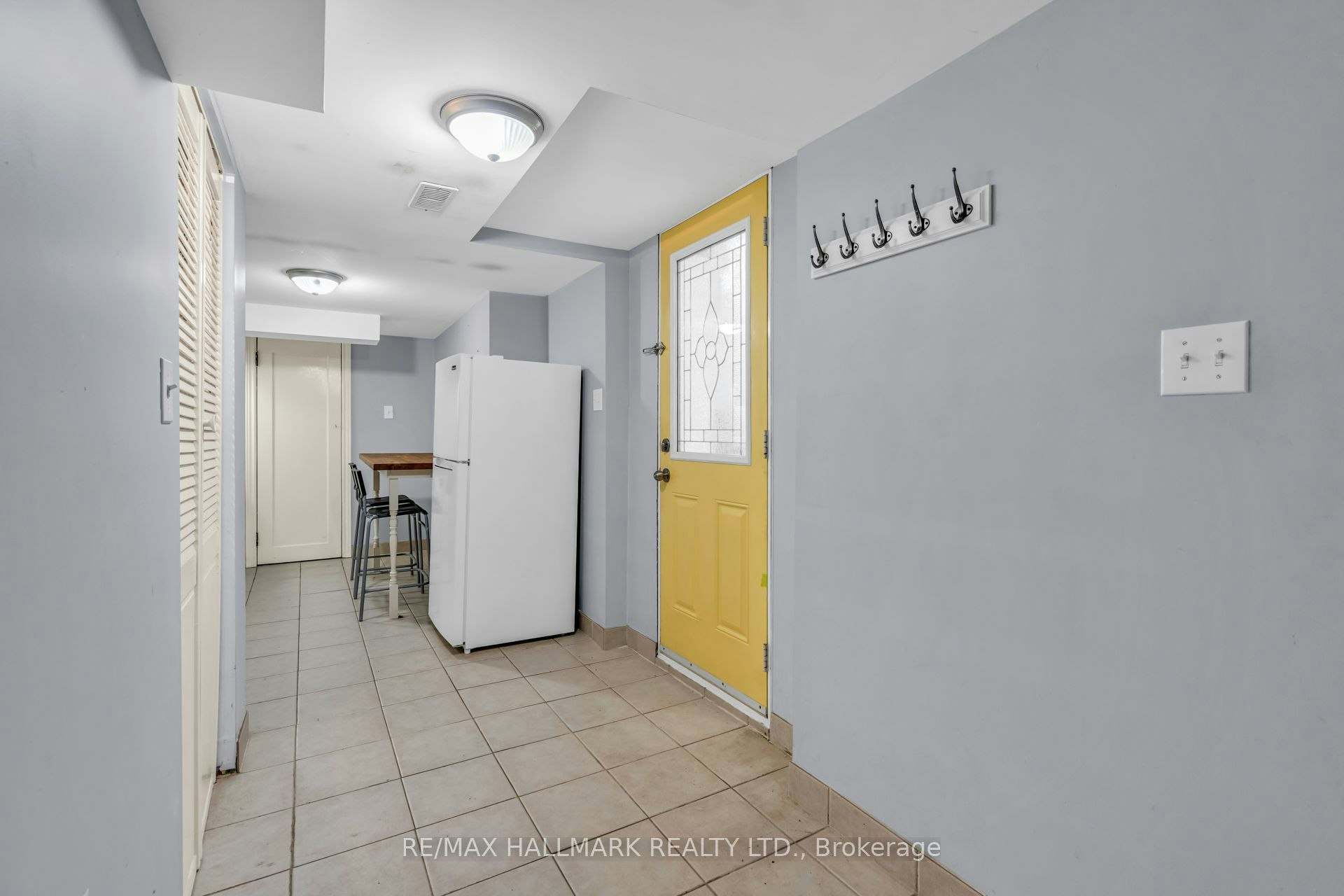 65 Kirknewton Road, Toronto, ON, M6E 3X9 - 4