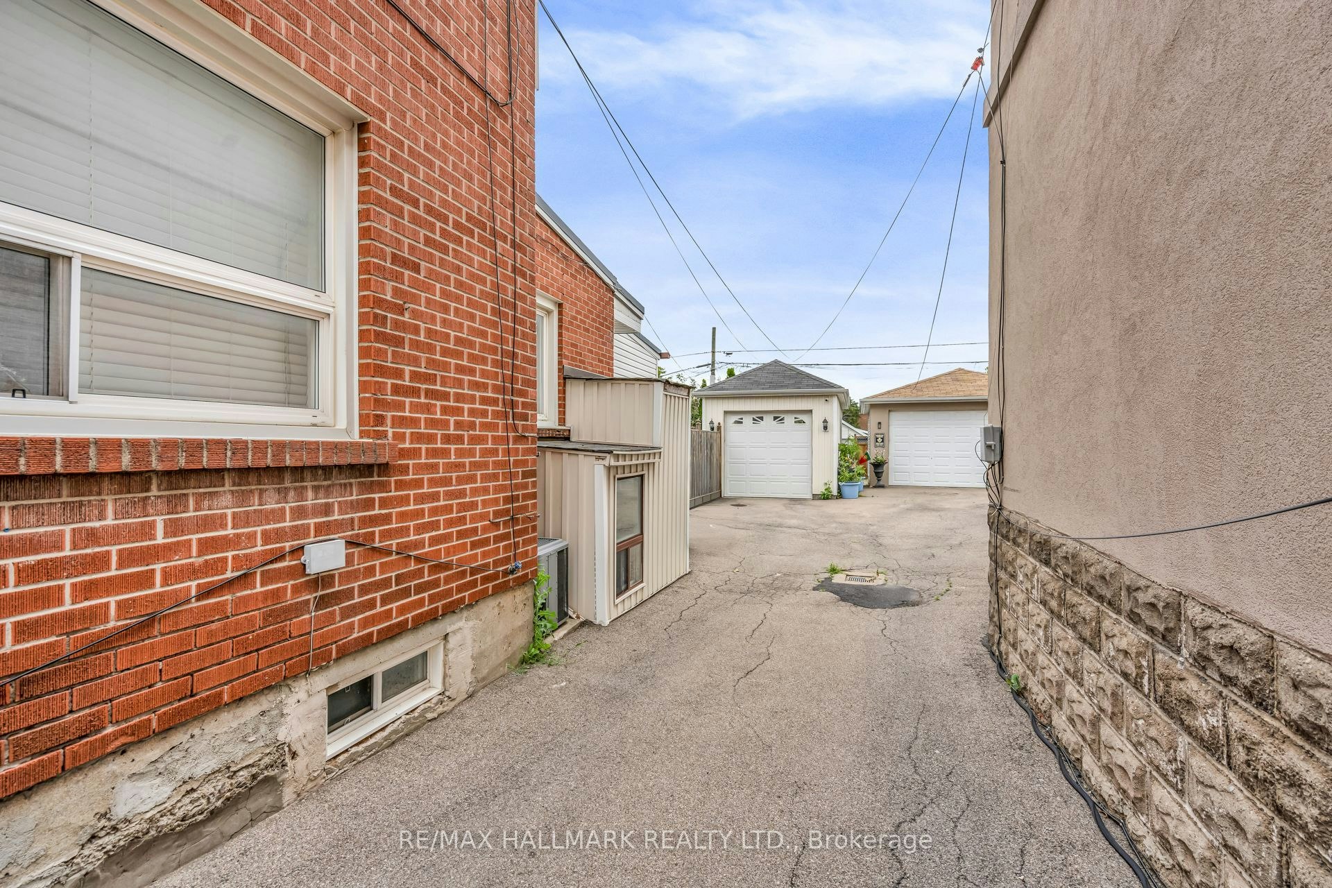 65 Kirknewton Road, Toronto, ON, M6E 3X9 - 2
