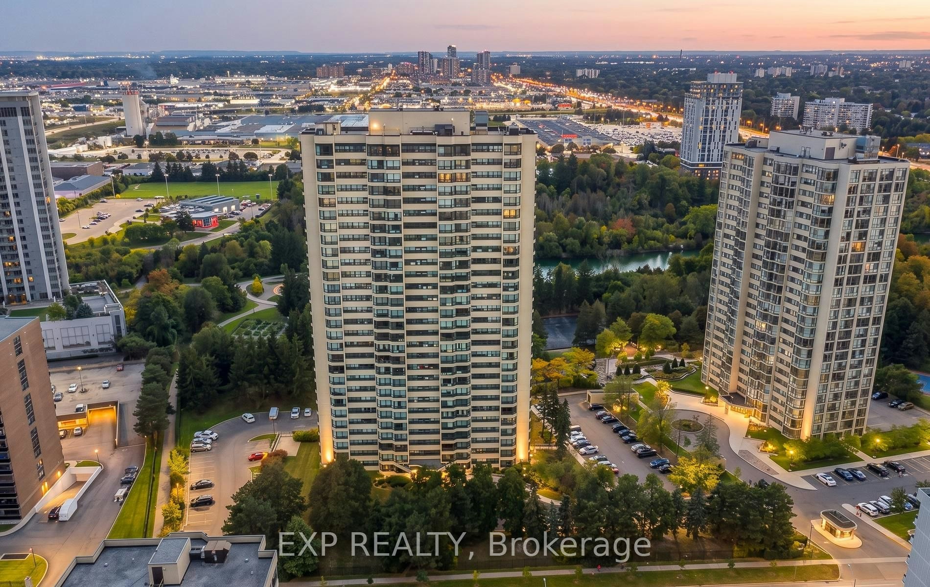 1506-8 Lisa Street E, Brampton, ON, L6T 4S6