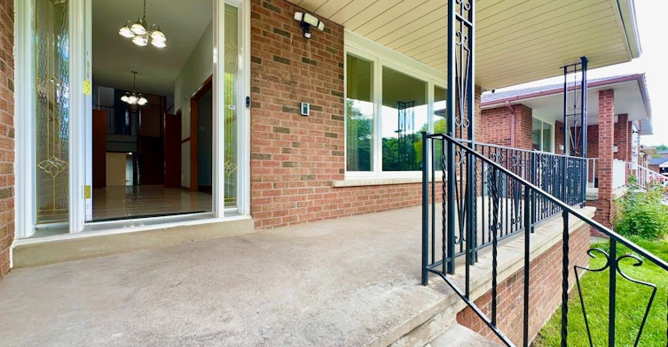 Upper Level-13 Milford Crescent, Brampton, ON, L6S 3E3 - 4