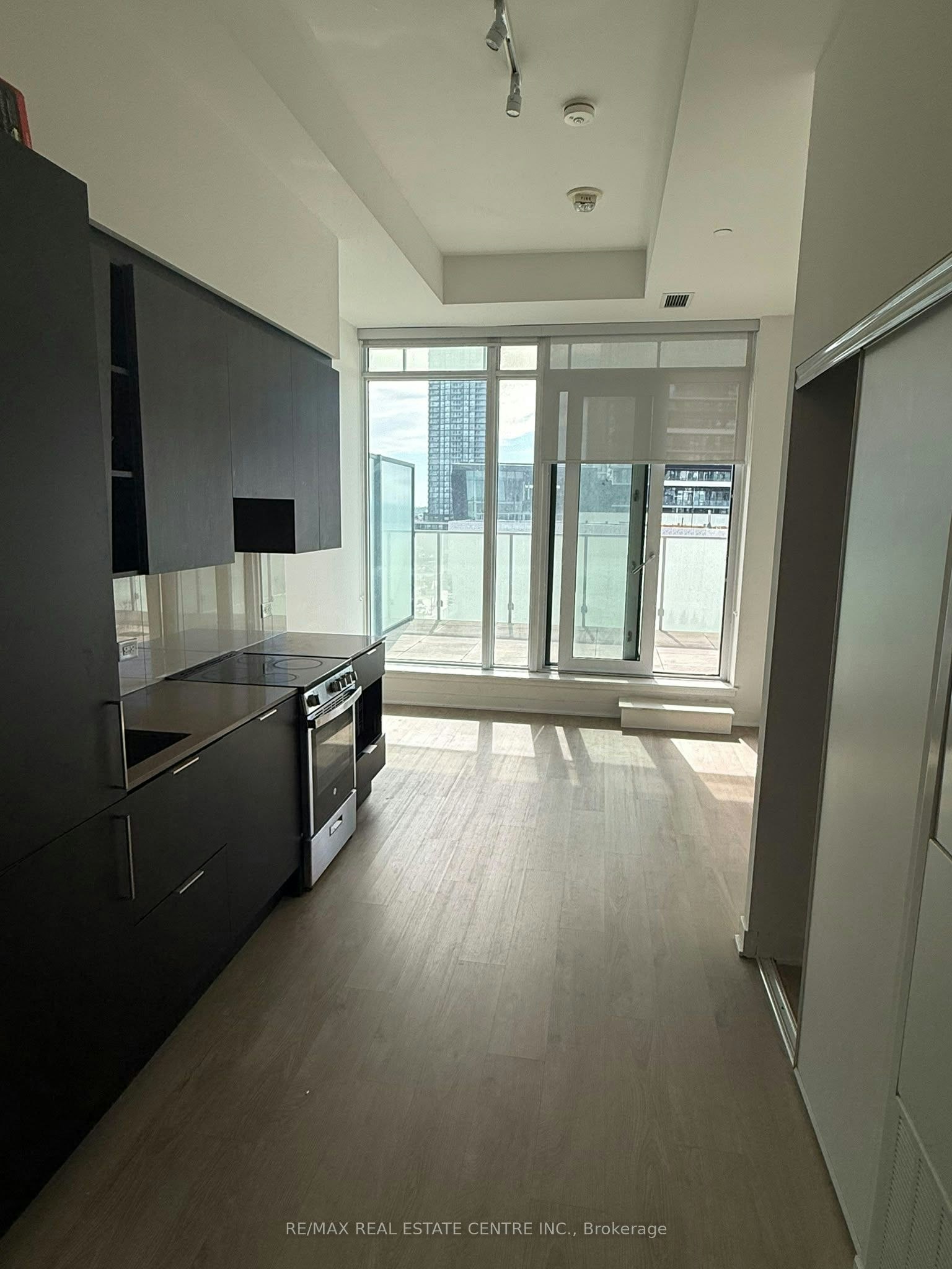 605-3900 Confederation Parkway, Mississauga, ON, L5B 0M3 - 2