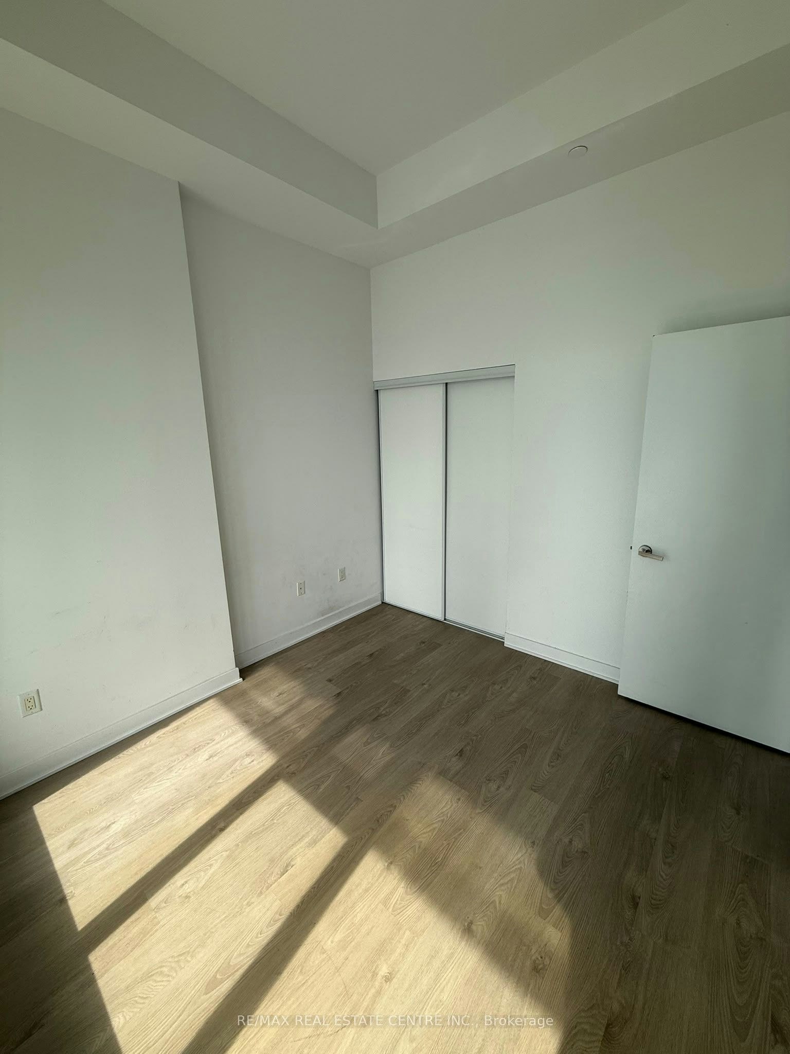 605-3900 Confederation Parkway, Mississauga, ON, L5B 0M3 - 10