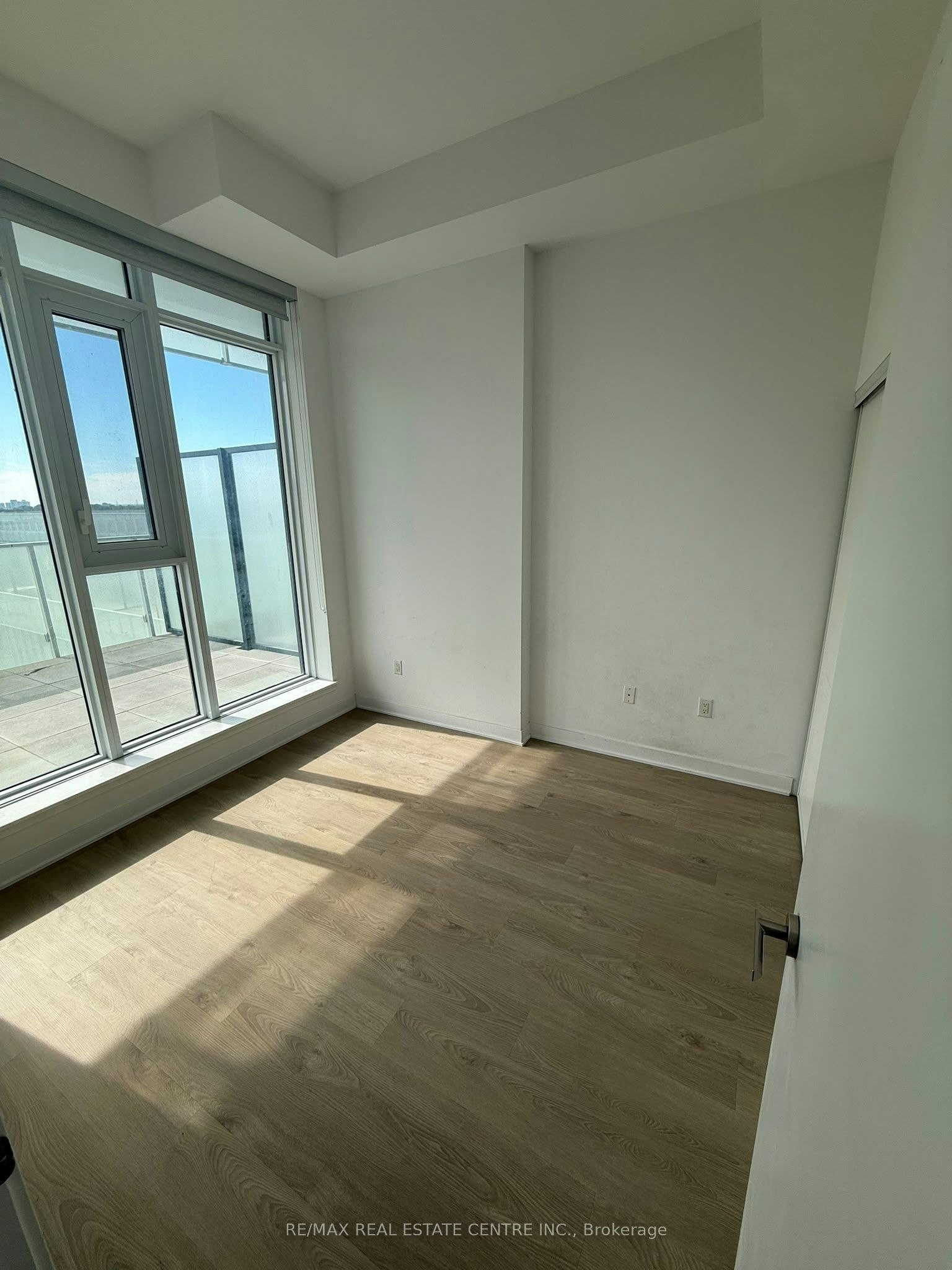 605-3900 Confederation Parkway, Mississauga, ON, L5B 0M3 - 9