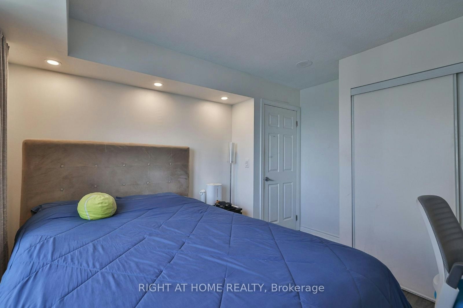 2402-3 Michael Power Place, Toronto, ON, M9A 0A2 - 22