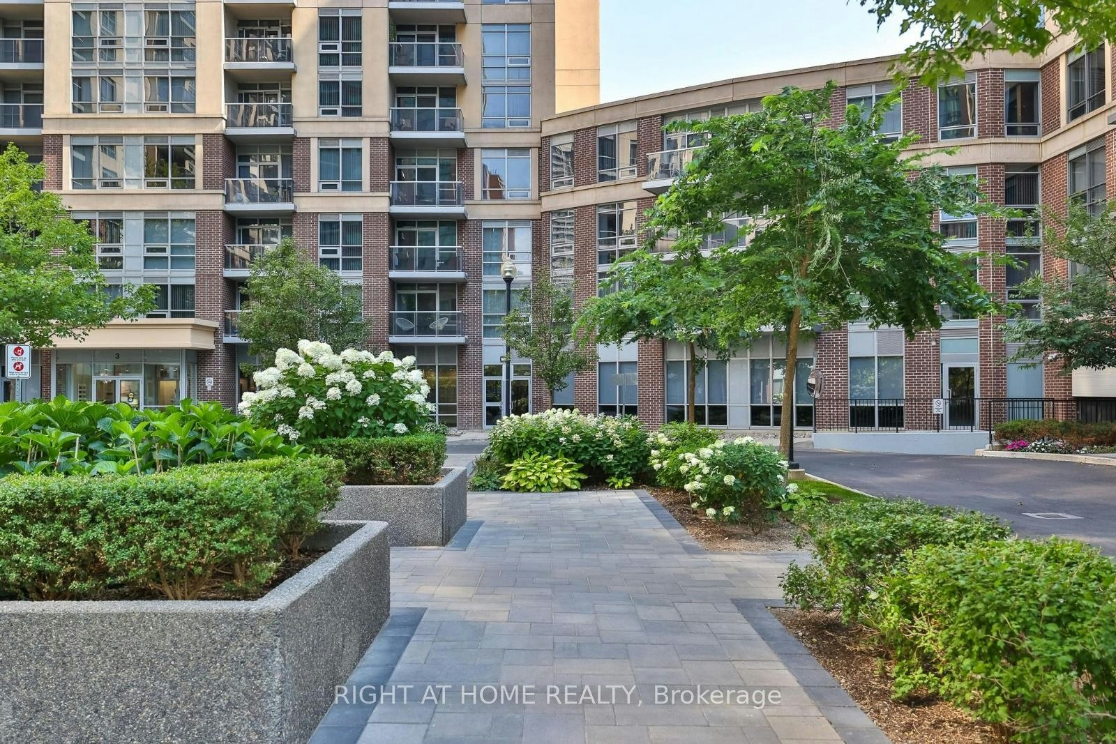 2402-3 Michael Power Place, Toronto, ON, M9A 0A2 - 2