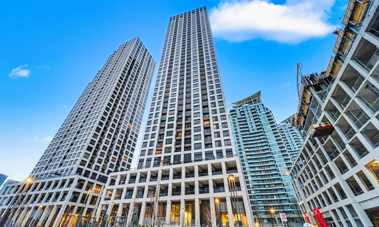 3006-30 Elm Drive W