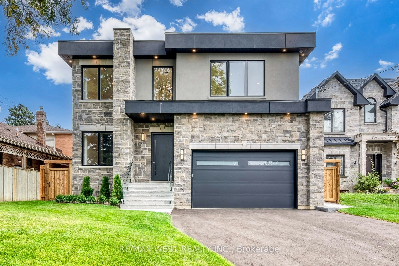 3 Amber Crescent, Toronto, ON, M6L 2R5