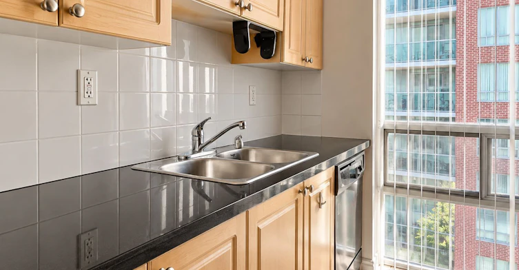 1007-5 Michael Power Place, Toronto, ON, M9A 0A3 - 7