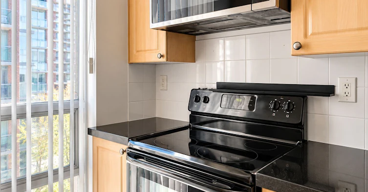 1007-5 Michael Power Place, Toronto, ON, M9A 0A3 - 6
