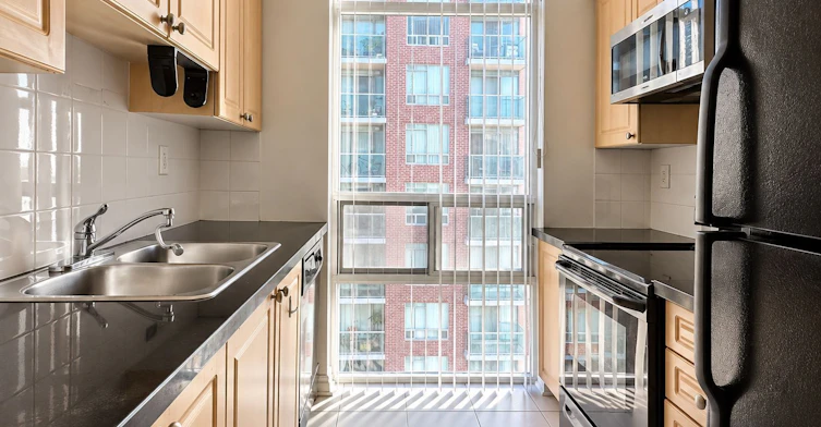 1007-5 Michael Power Place, Toronto, ON, M9A 0A3 - 5