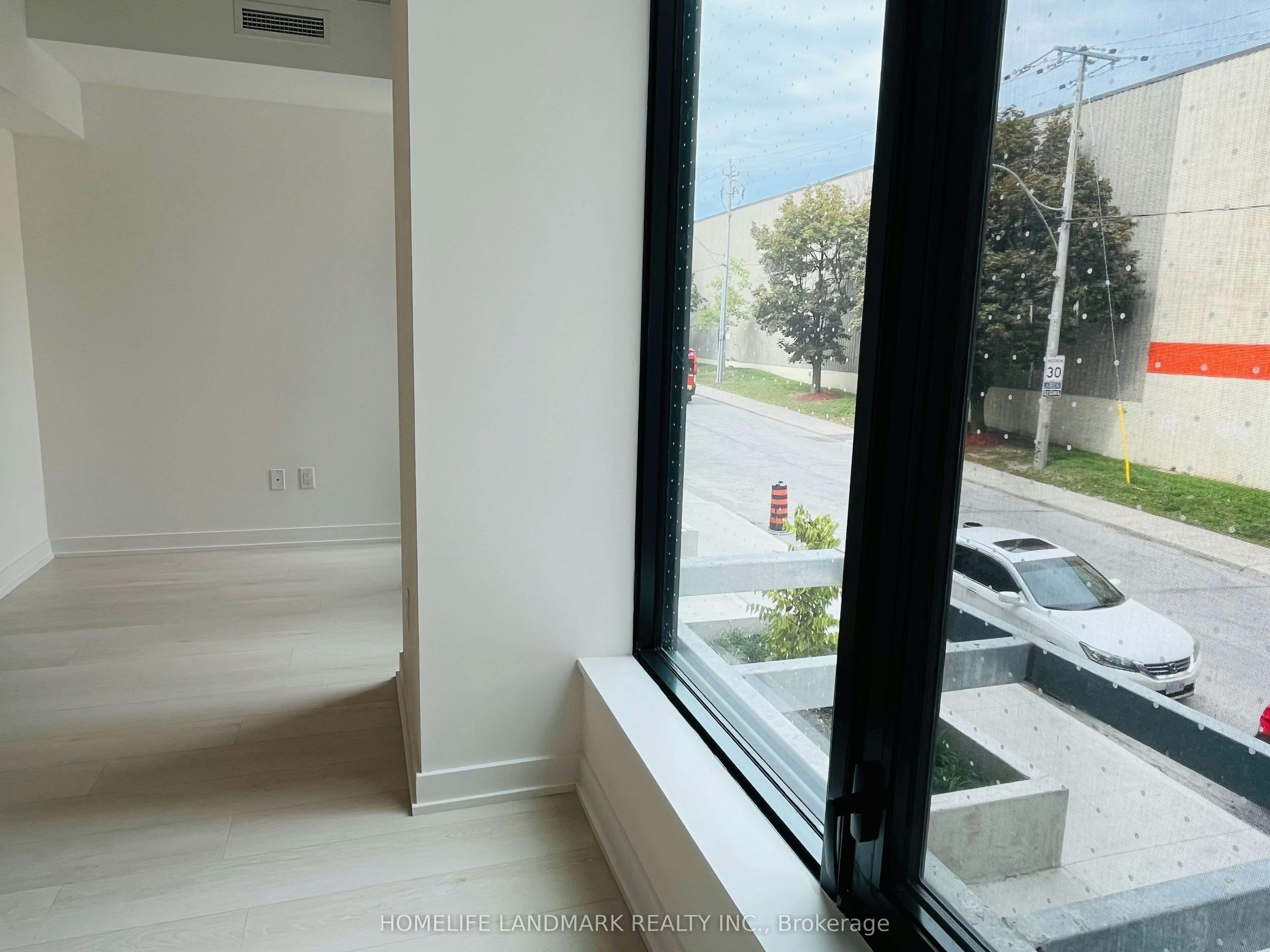 2 floor-1 Vine Avenue, Toronto, ON, M6P 0C8 - 8