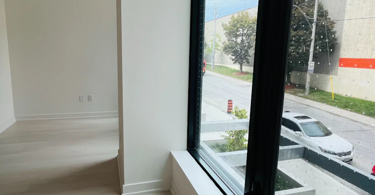 2 floor-1 Vine Avenue, Toronto, ON, M6P 0C8 - 8