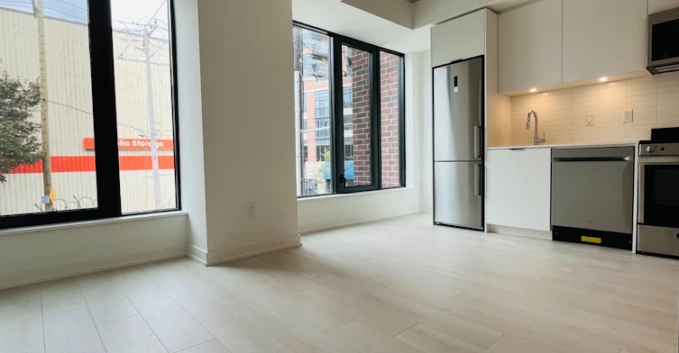 2 floor-1 Vine Avenue, Toronto, ON, M6P 0C8 - 4