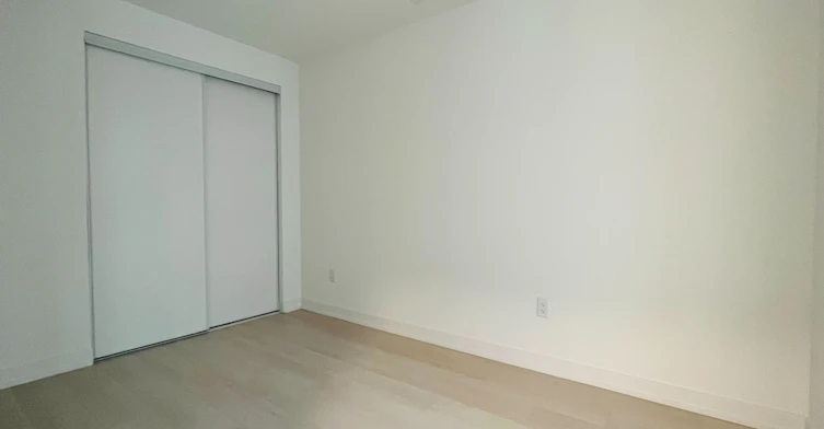 2 floor-1 Vine Avenue, Toronto, ON, M6P 0C8 - 6