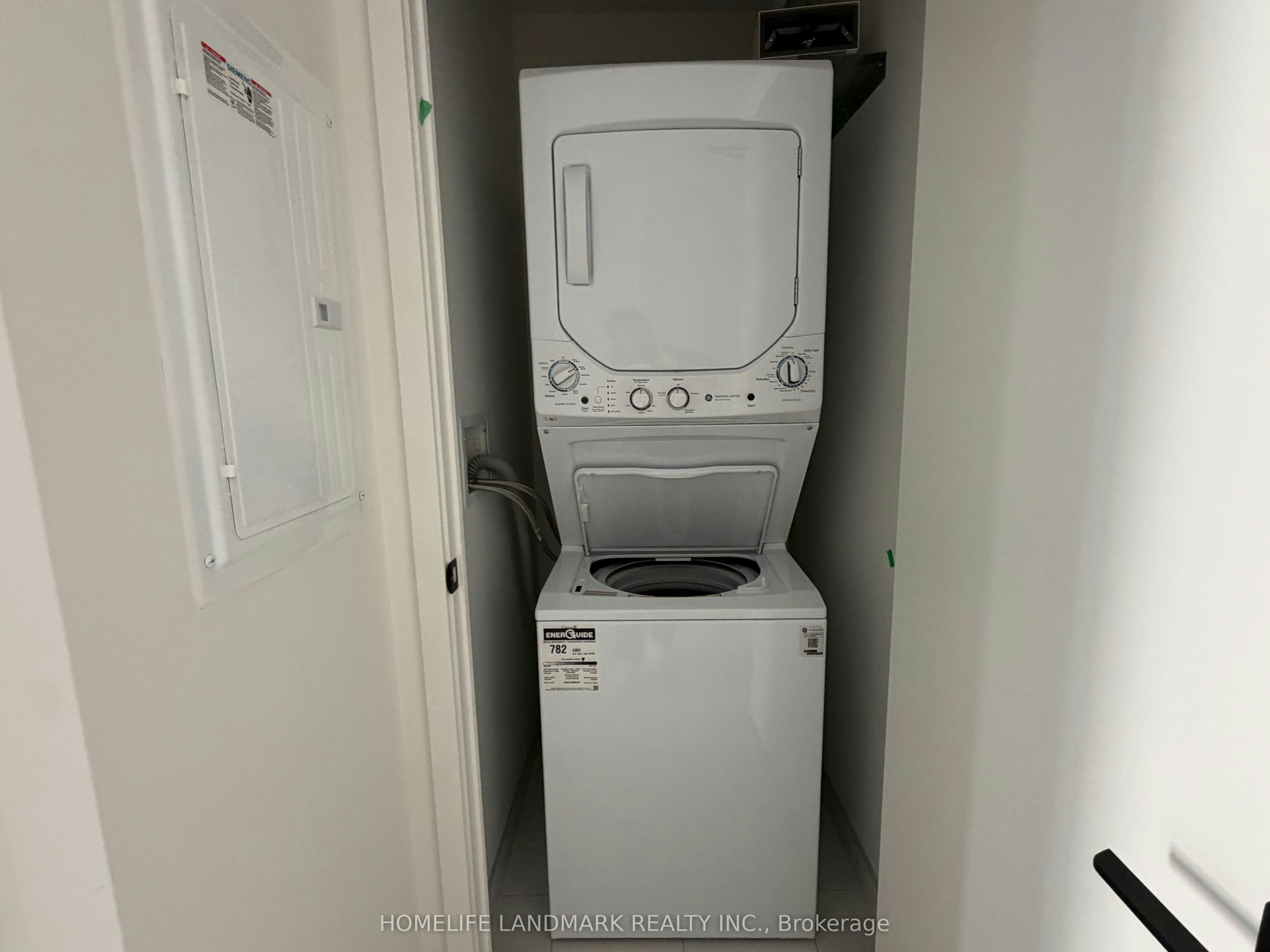 2 floor-1 Vine Avenue, Toronto, ON, M6P 0C8 - 7