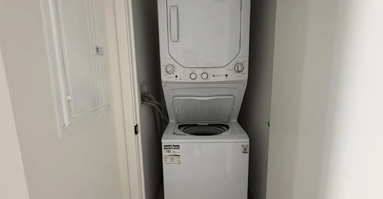 2 floor-1 Vine Avenue, Toronto, ON, M6P 0C8 - 7