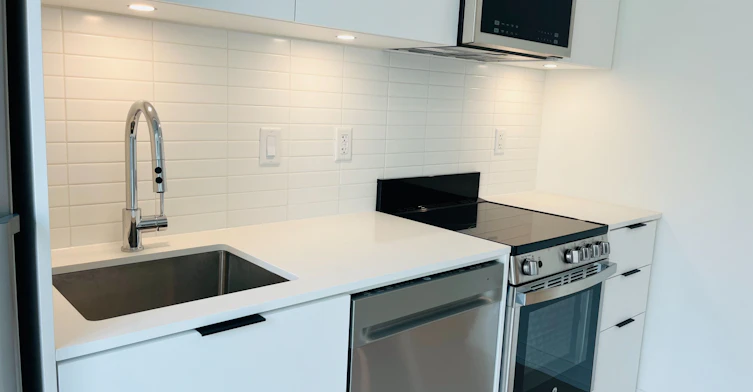 2 floor-1 Vine Avenue, Toronto, ON, M6P 0C8 - 3