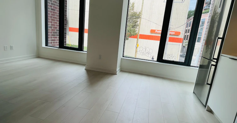 2 floor-1 Vine Avenue, Toronto, ON, M6P 0C8 - 5