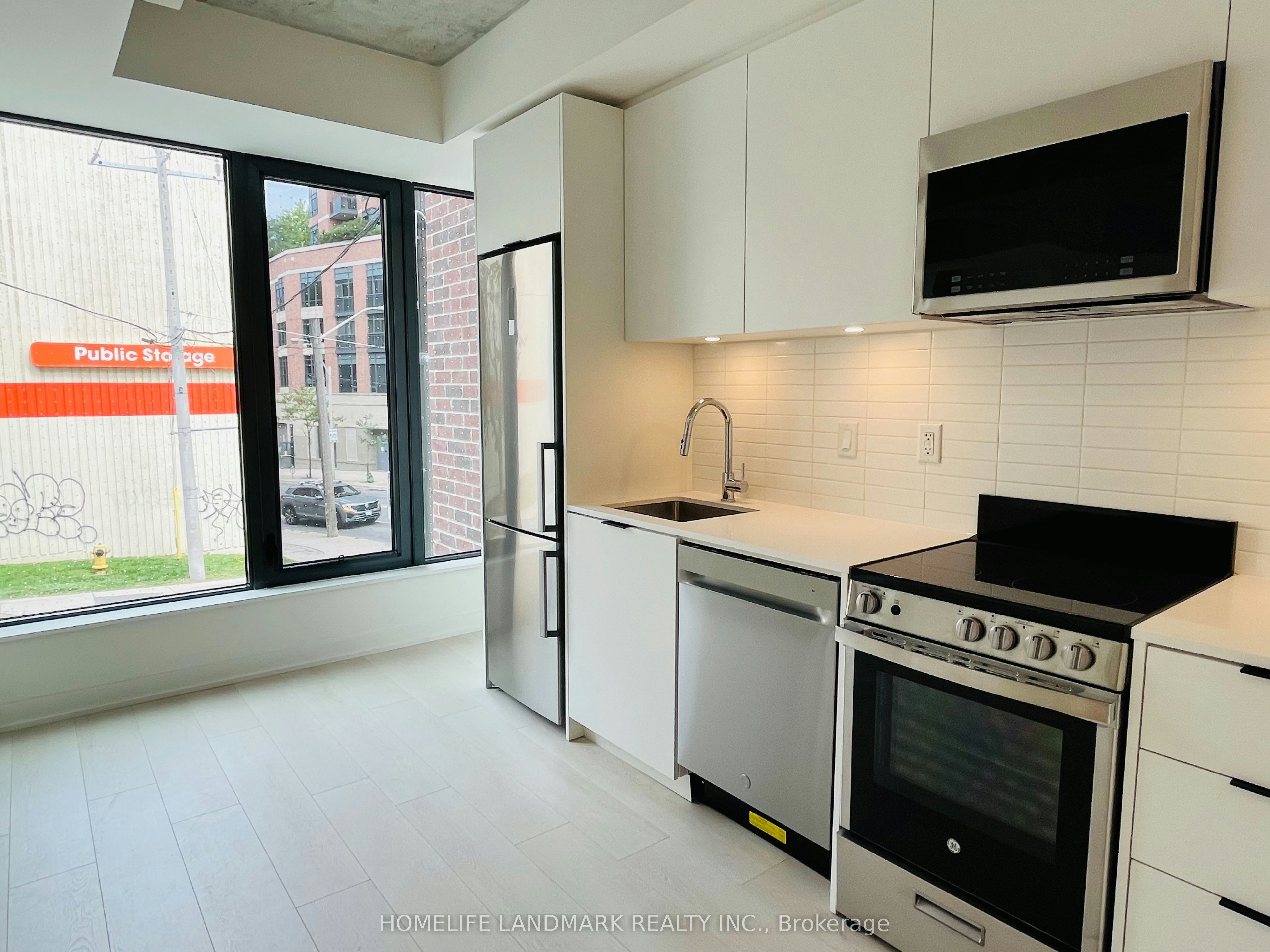 2 floor-1 Vine Avenue, Toronto, ON, M6P 0C8 - 2