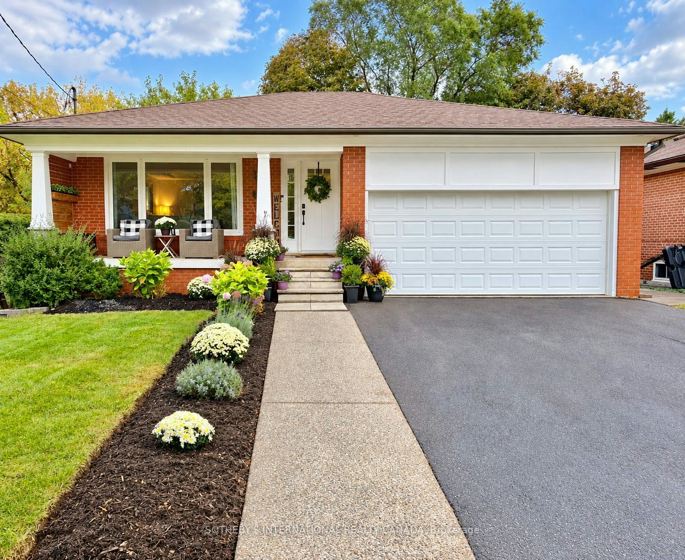 29 Woodbank Road, Toronto, ON, M9B 5C3