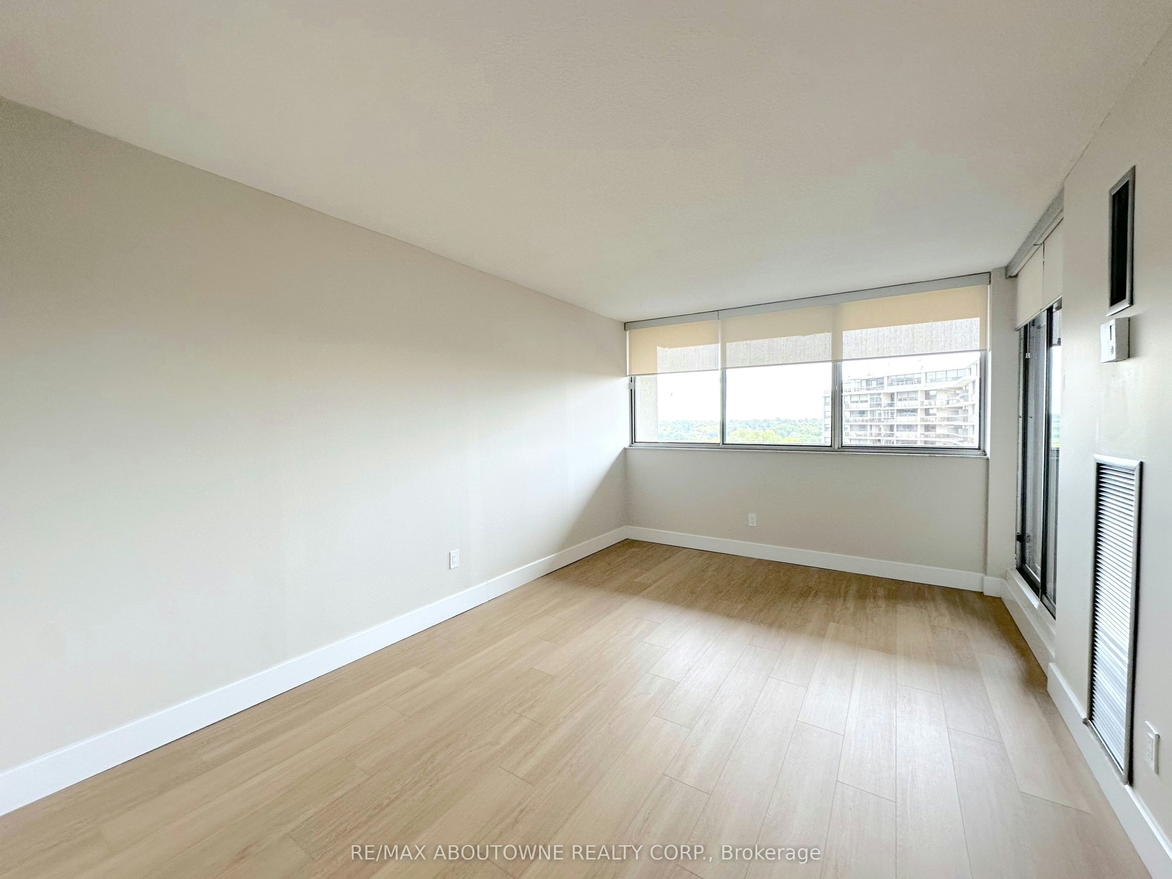 1101-165 La Rose Avenue, Toronto, ON, M9P 3S9 - 4