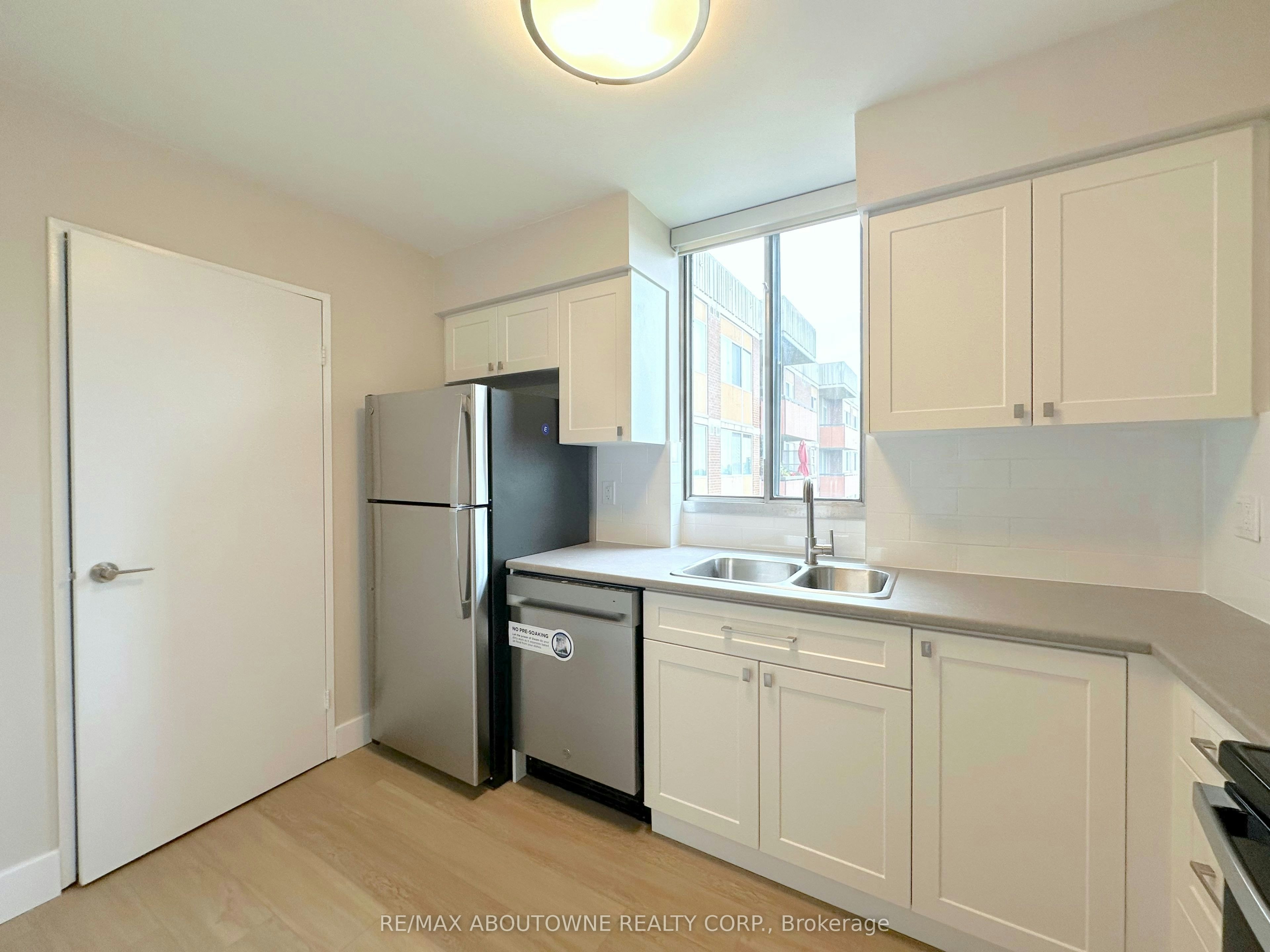 1101-165 La Rose Avenue, Toronto, ON, M9P 3S9 - 2