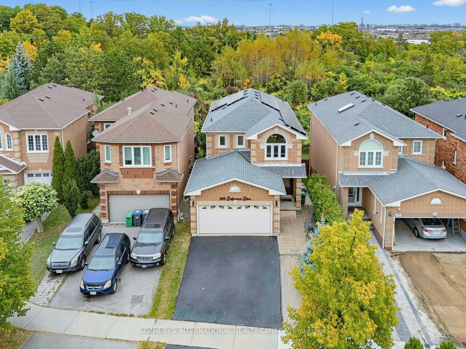 668 Driftcurrent Road, Mississauga, ON, L4Z 3Z4