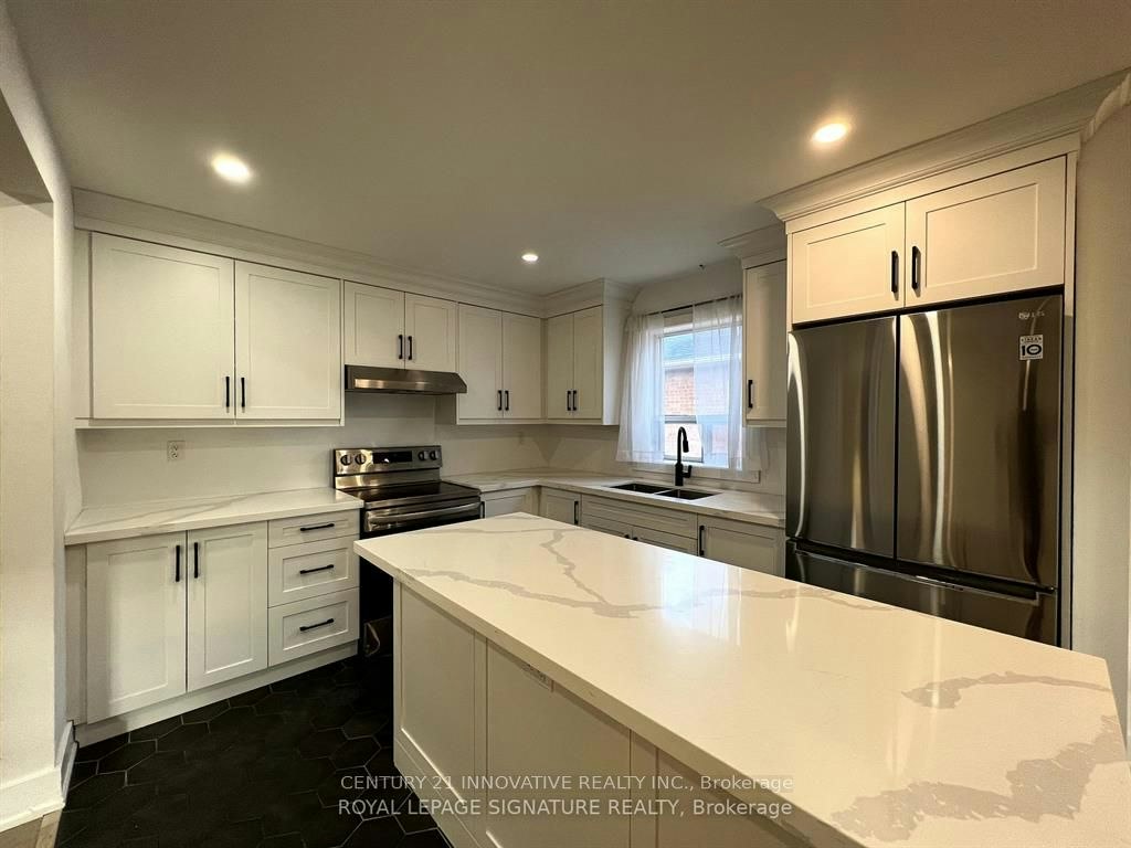 1-127 Treeview Drive, Toronto, ON, M8W 4C4 - 2