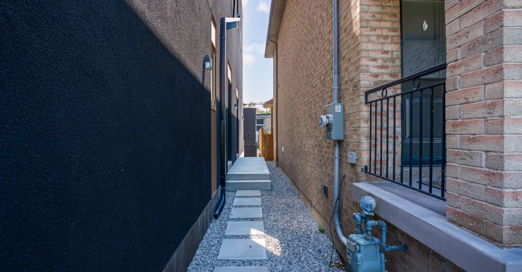 3-101 Bernice Crescent, Toronto, ON, M6N 1W7 - 3