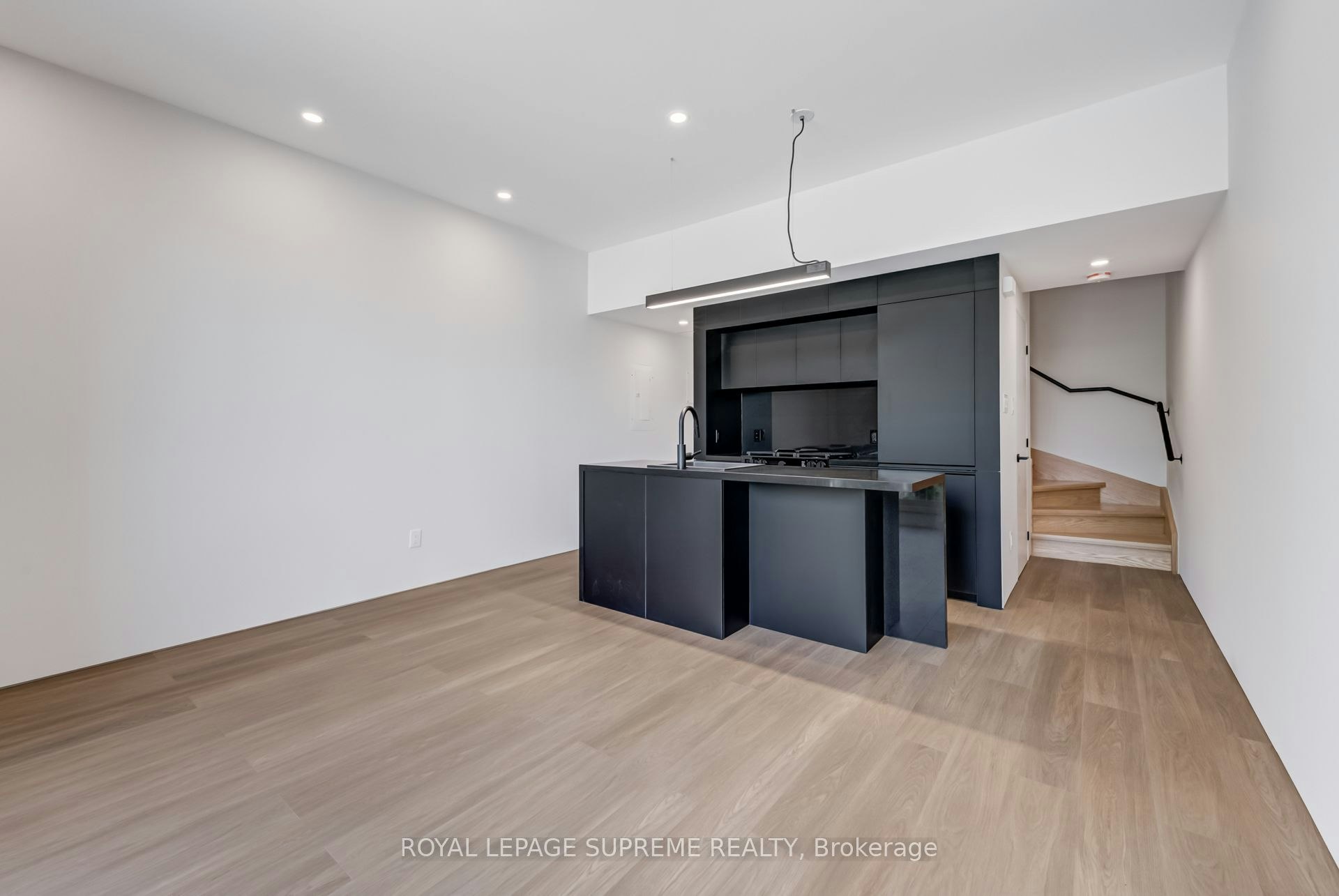 3-101 Bernice Crescent, Toronto, ON, M6N 1W7 - 8
