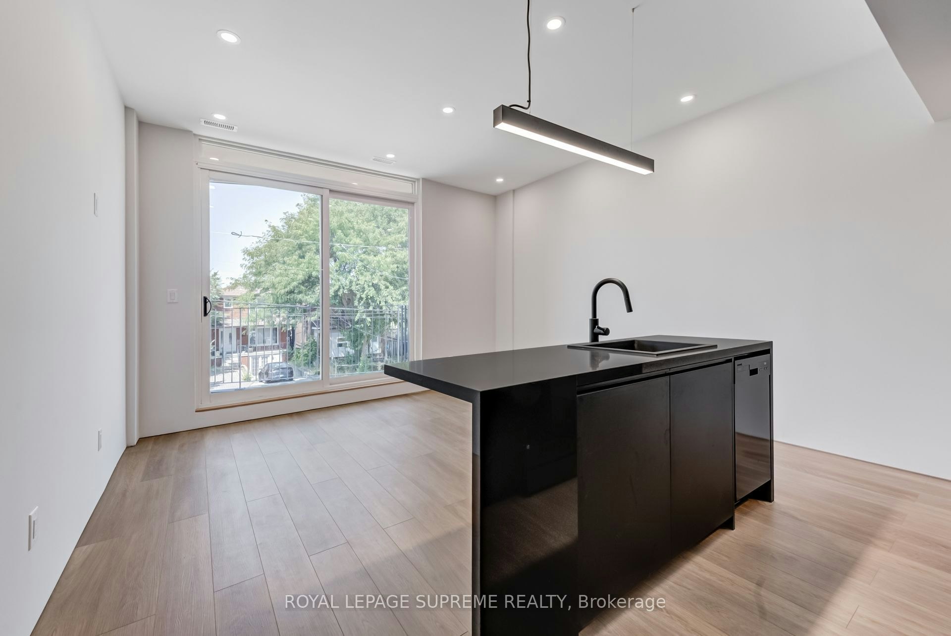 3-101 Bernice Crescent, Toronto, ON, M6N 1W7 - 9