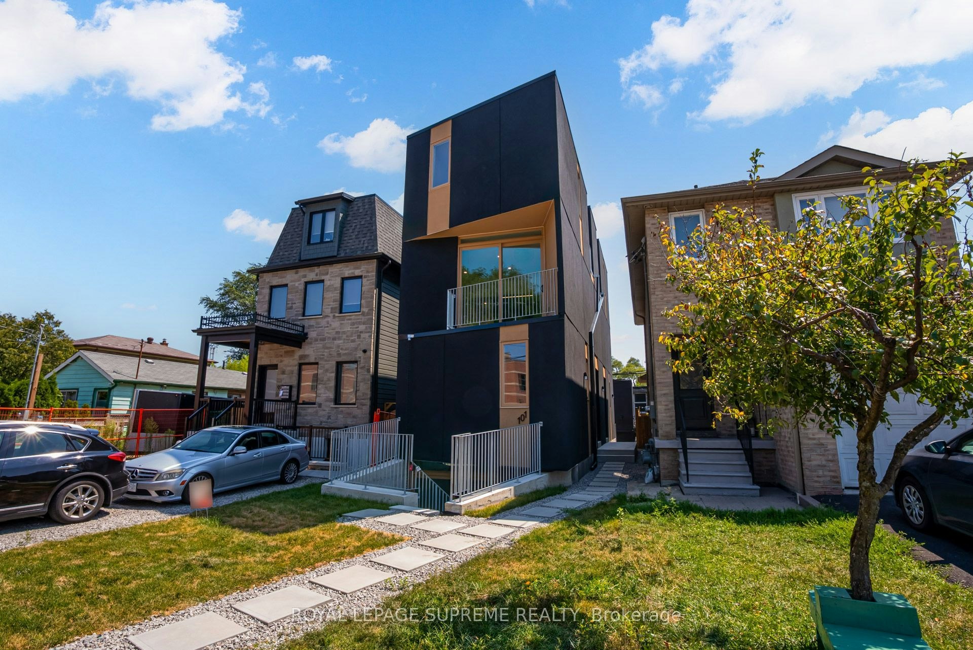 3-101 Bernice Crescent, Toronto, ON, M6N 1W7 - 2