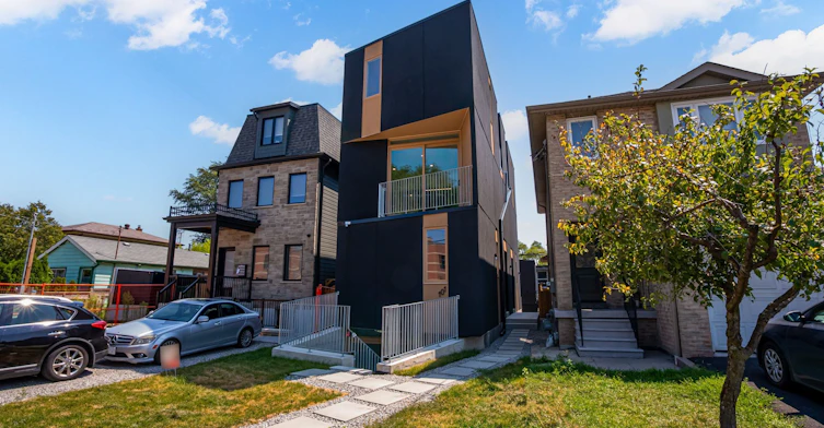 3-101 Bernice Crescent, Toronto, ON, M6N 1W7 - 2