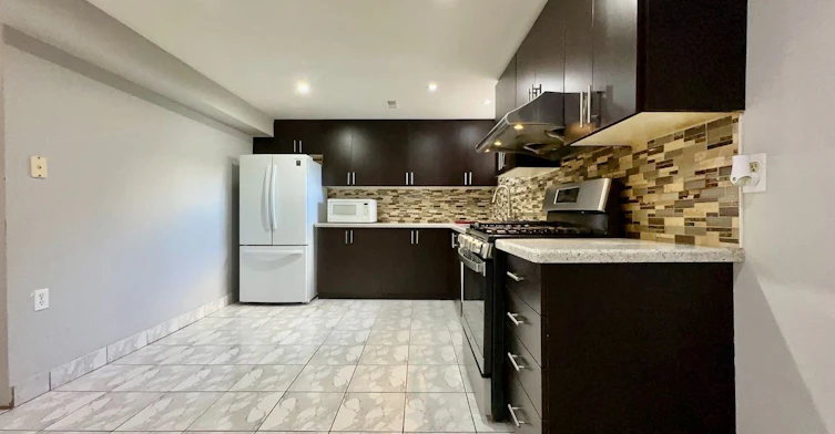Lower Level-13 Milford Crescent, Brampton, ON, L6S 3E3 - 12