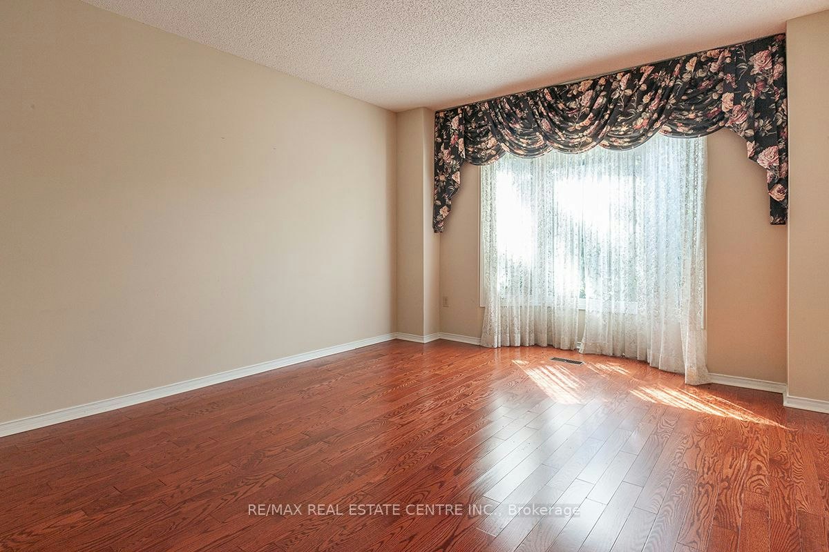 3679 Loyalist Drive, Mississauga, ON, L5L 4S9 - 4