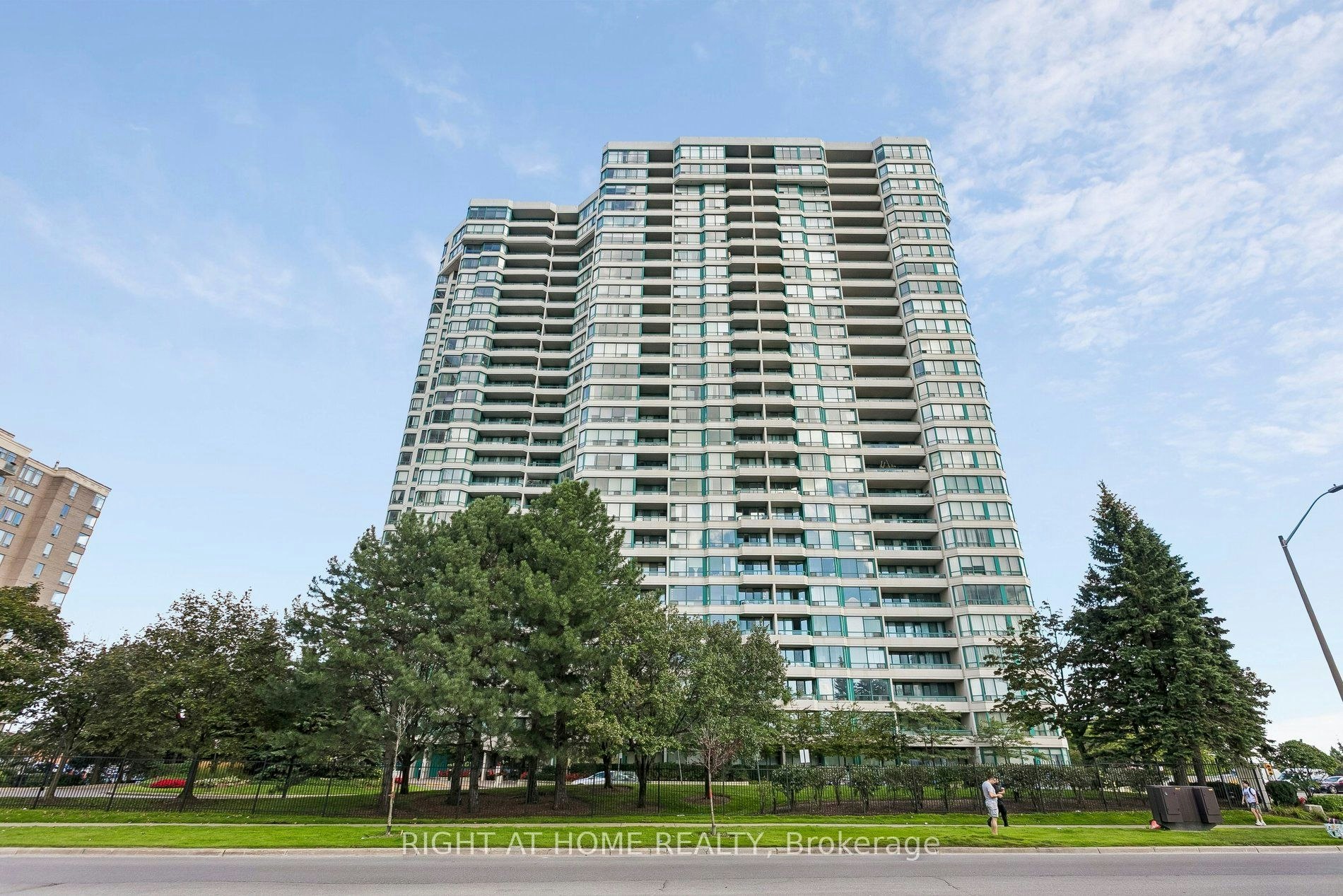 612-550 Webb Drive, Mississauga, ON, L5B 3Y4