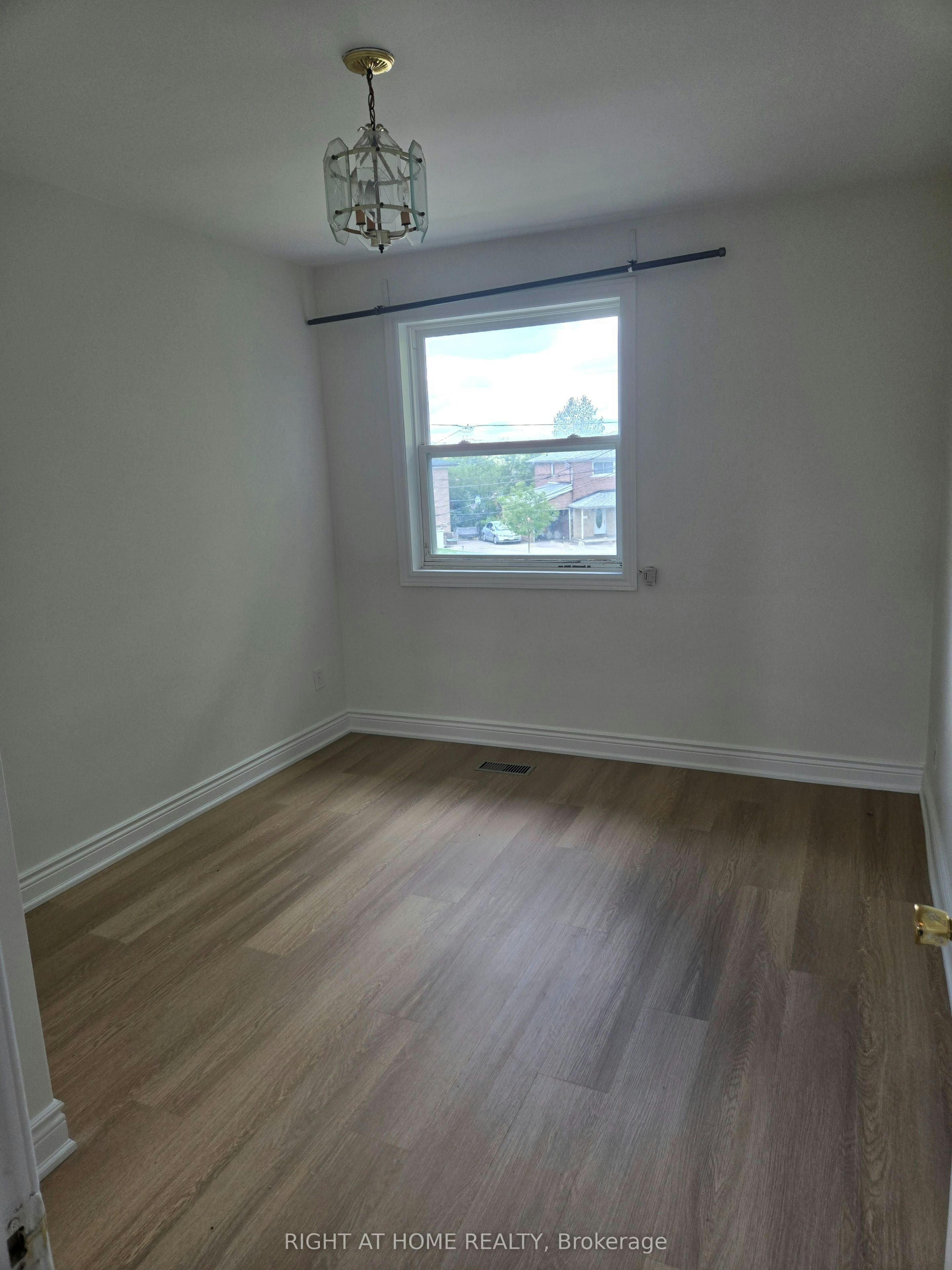 13 Faulkner Crescent, Toronto, ON, M9M 2B9 - 13