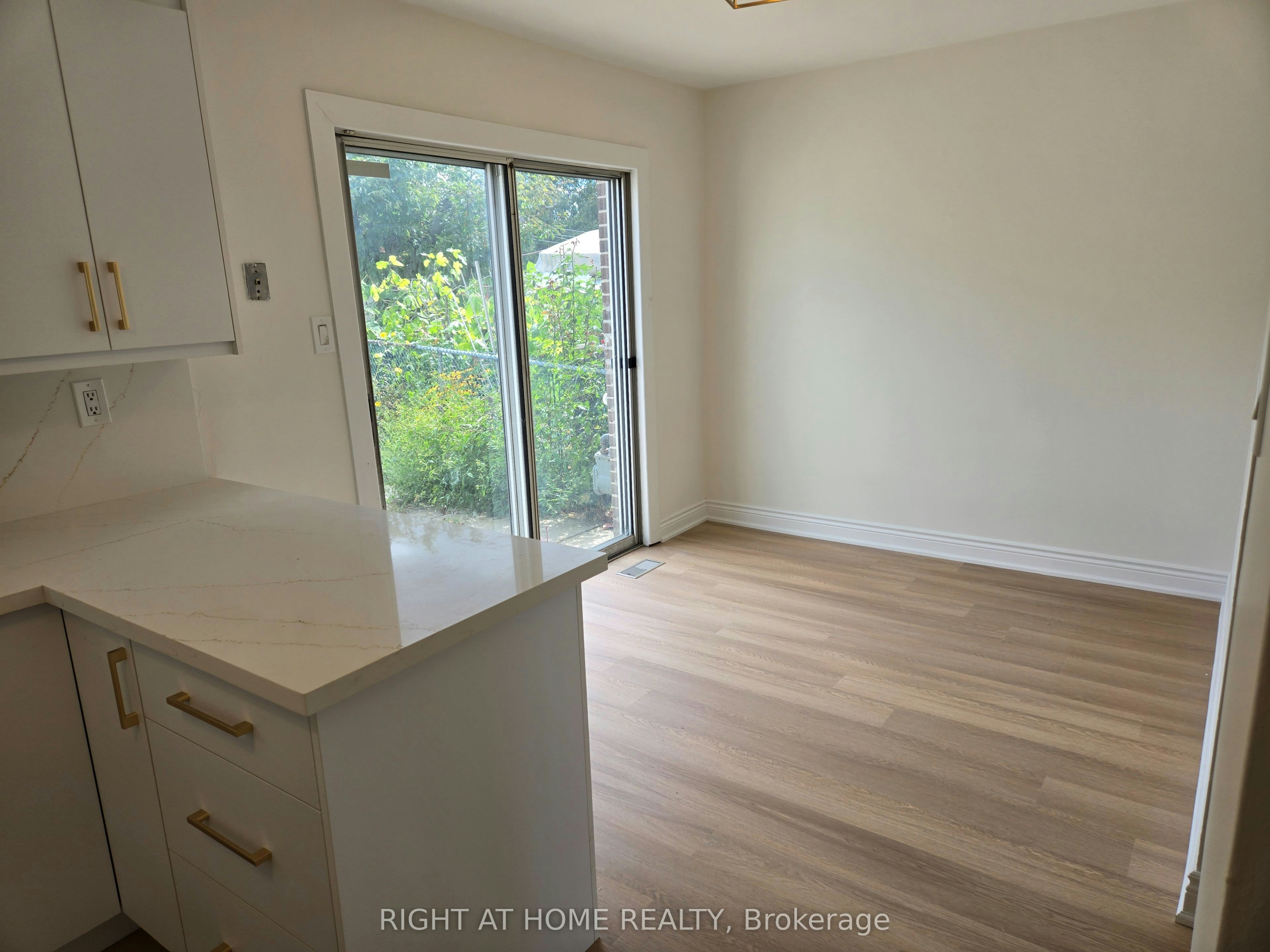 13 Faulkner Crescent, Toronto, ON, M9M 2B9 - 5