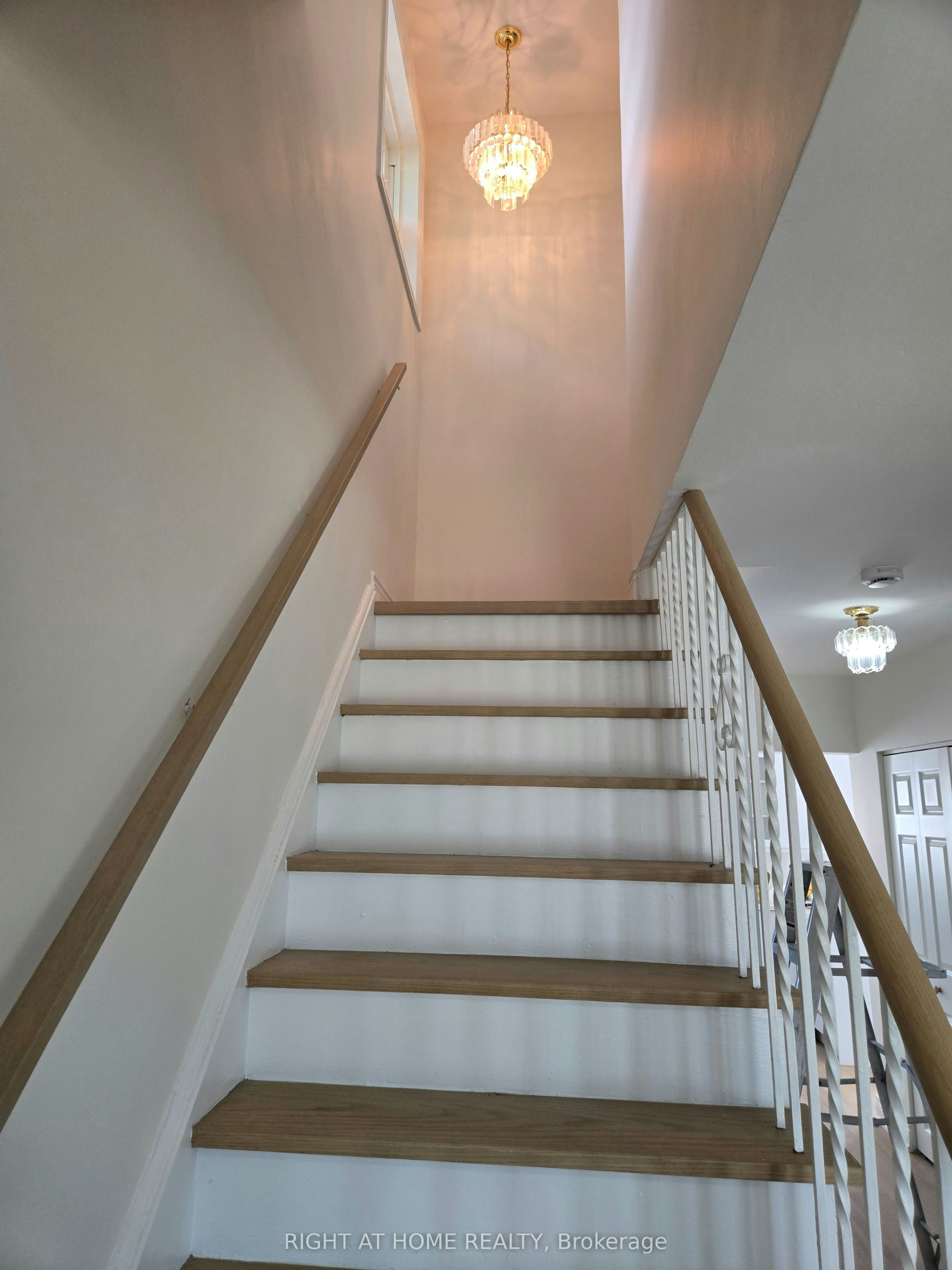 13 Faulkner Crescent, Toronto, ON, M9M 2B9 - 10