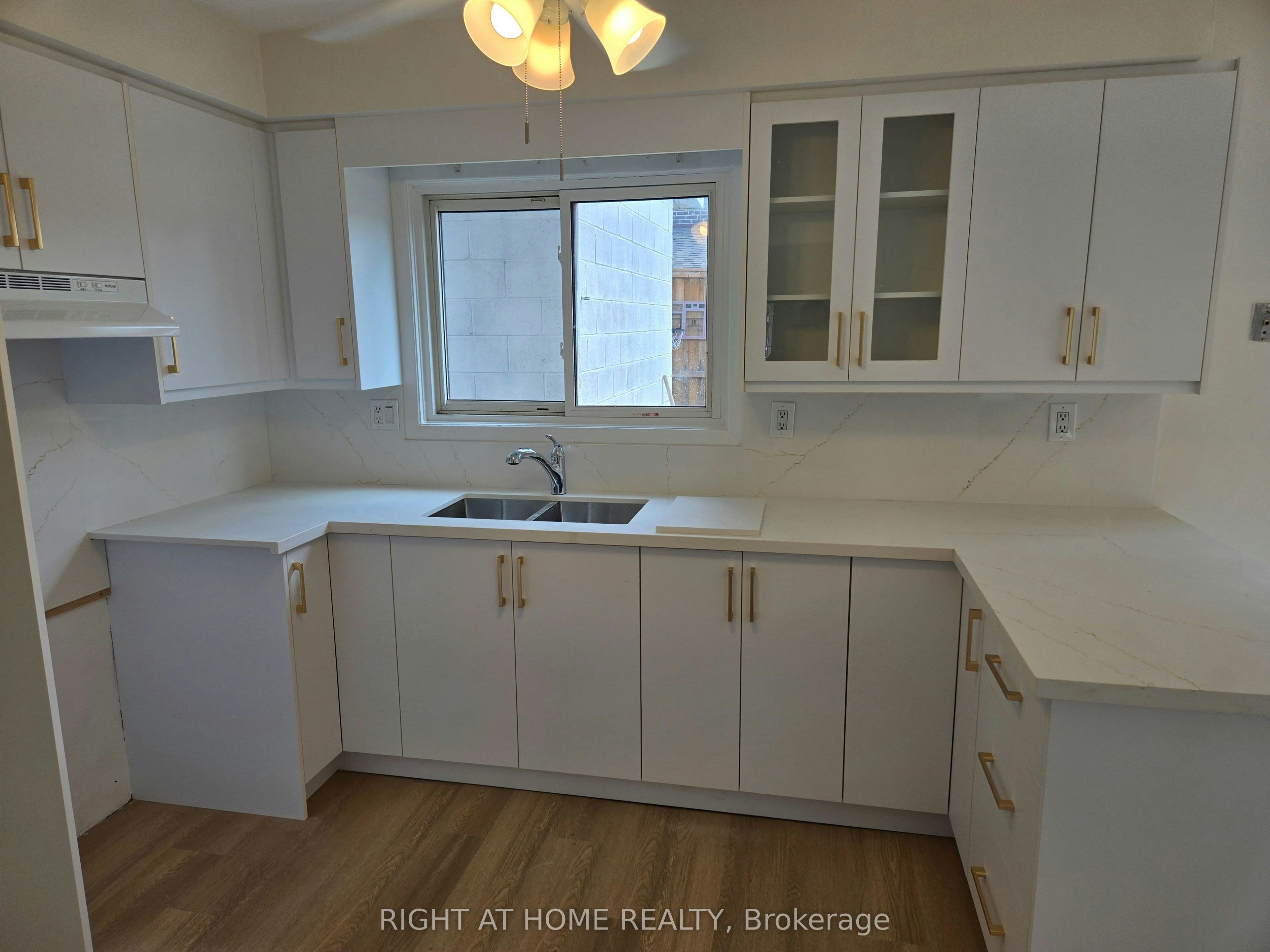 13 Faulkner Crescent, Toronto, ON, M9M 2B9 - 3