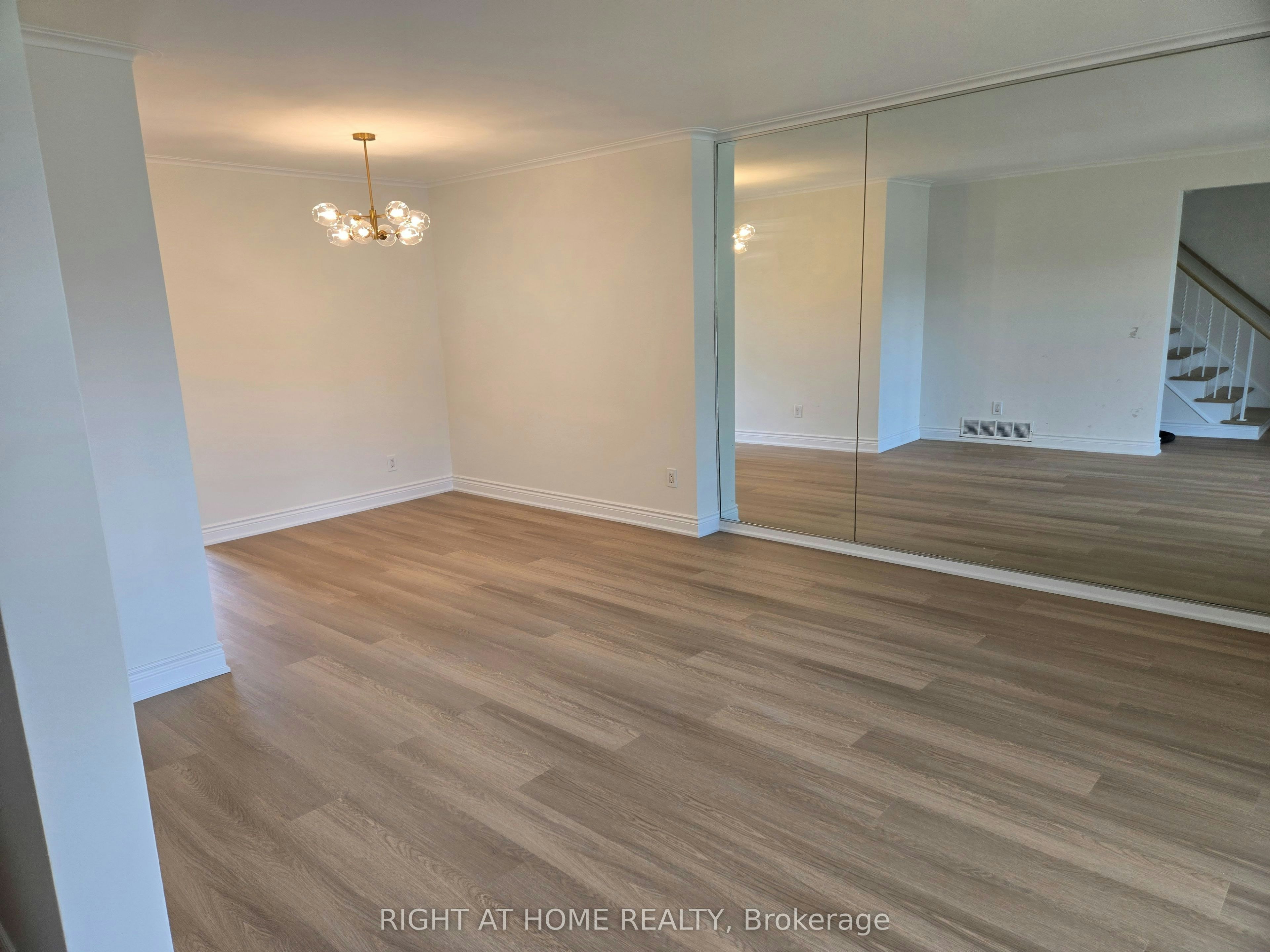 13 Faulkner Crescent, Toronto, ON, M9M 2B9 - 7
