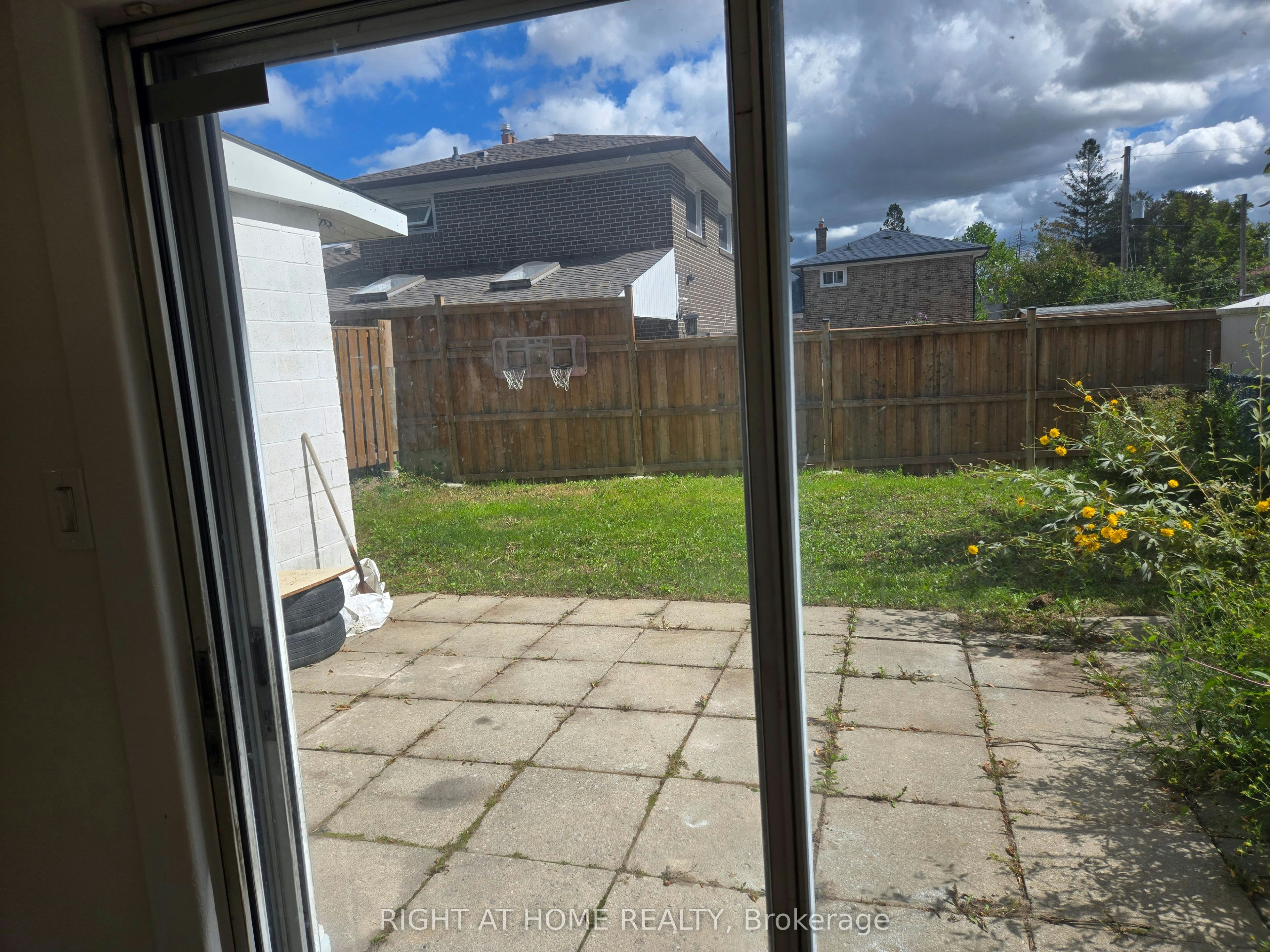 13 Faulkner Crescent, Toronto, ON, M9M 2B9 - 6