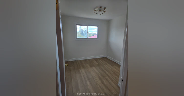 13 Faulkner Crescent, Toronto, ON, M9M 2B9 - 12