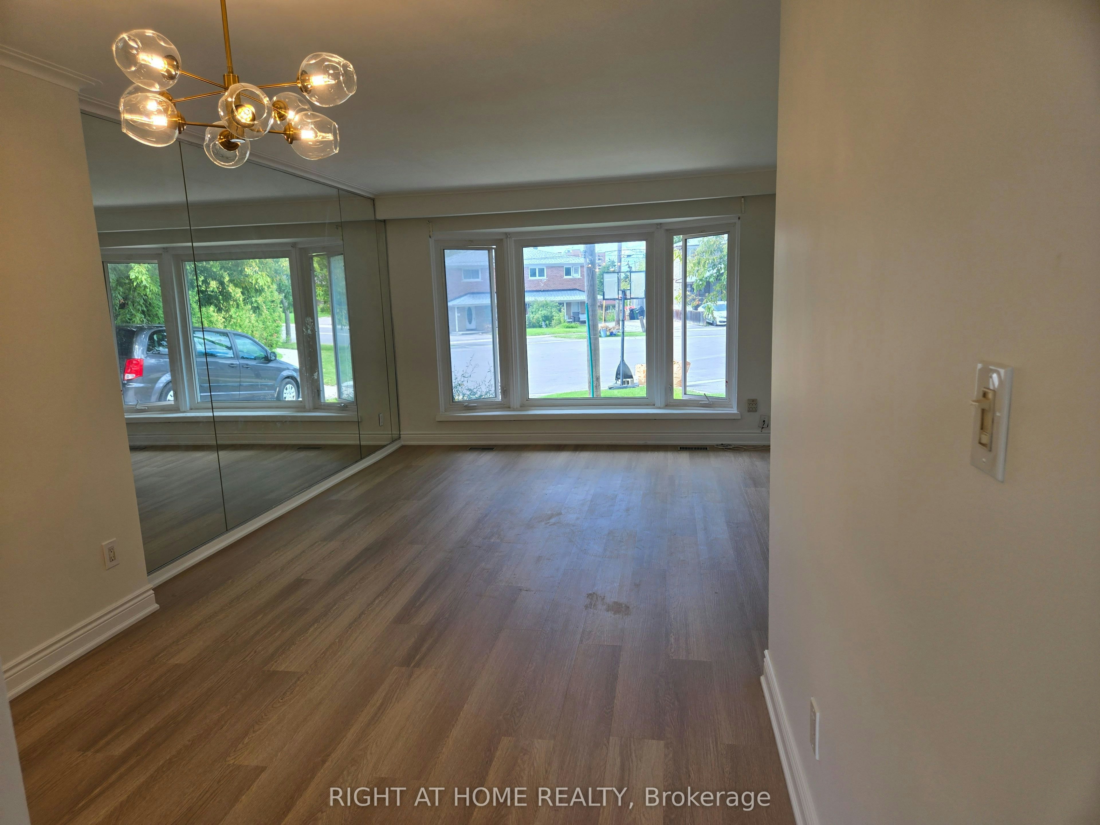 13 Faulkner Crescent, Toronto, ON, M9M 2B9 - 8