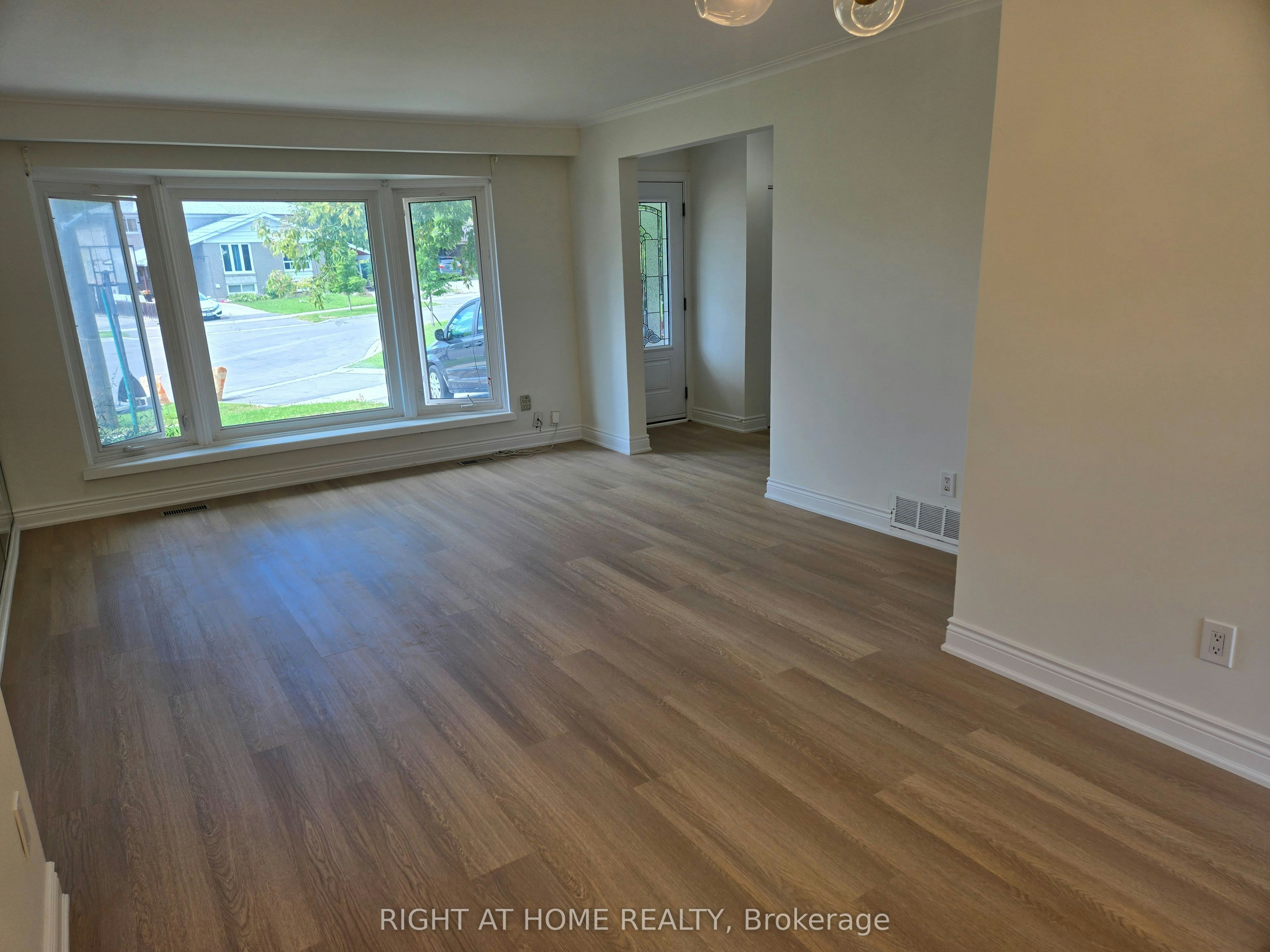 13 Faulkner Crescent, Toronto, ON, M9M 2B9 - 9